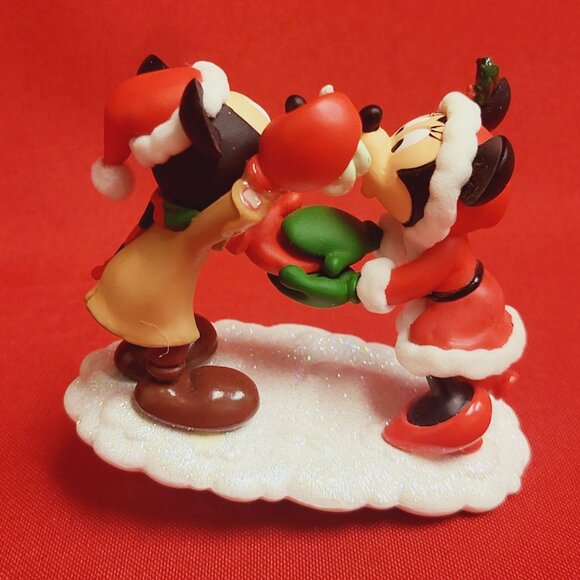 Hallmark Disney Mistletoe Time Mickey & Minnie 2003 - Picture 4 of 12